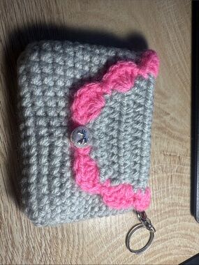Handmade Gray Crochet Coin Pouch with Pink Scallop Edge
